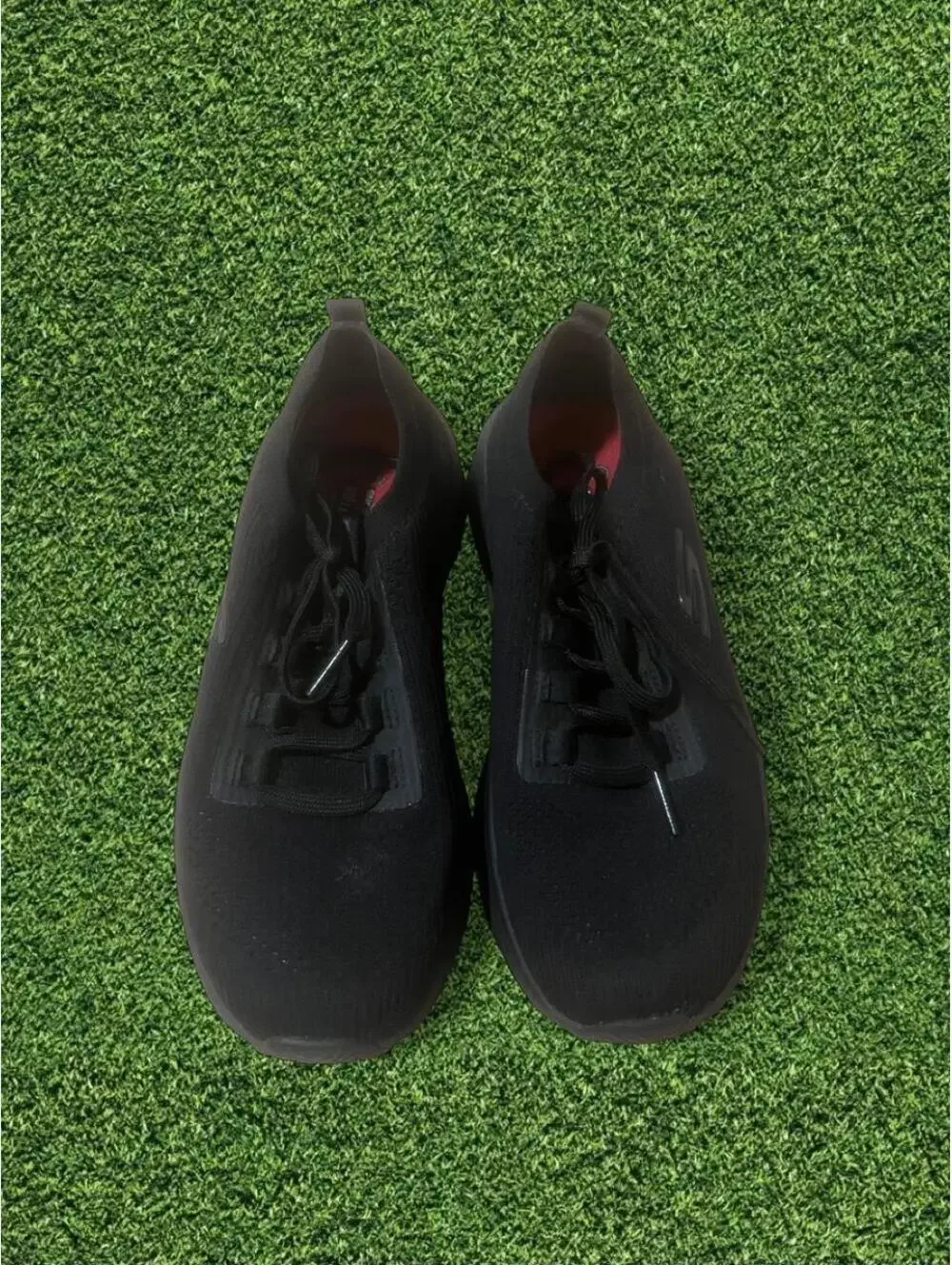 Black Skechers Wide Fit Sneakers – Women’s Size 5